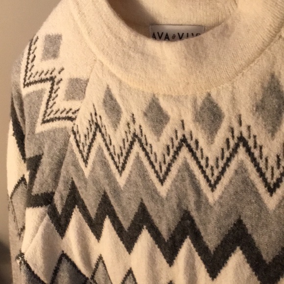 Ava + Viv Grey & White XL Sweater - Picture 3 of 3